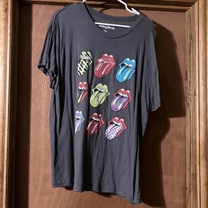 Rolling Stones Hot Lips tee.